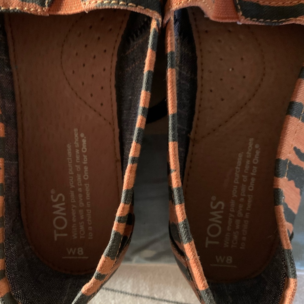 Toms size 8